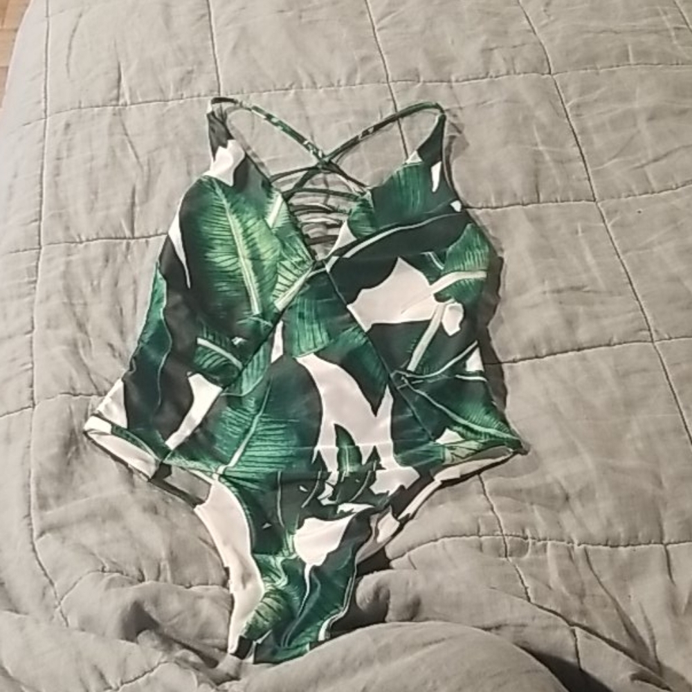 ☀️🌴 Cheeky Palm Leaf Bikini